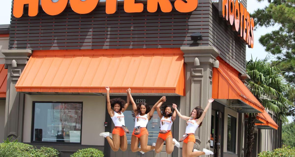 Hooters se declara en quiebra y anuncia reestructuración