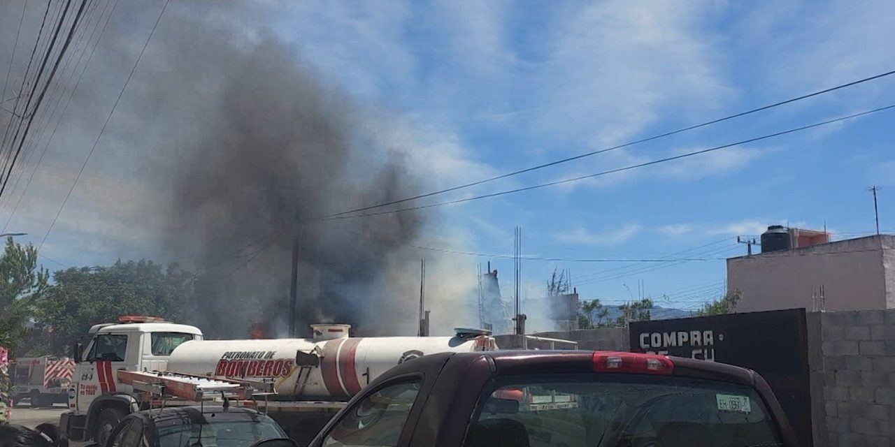 Incendio consume tejaban y vagón en Ramos Arizpe