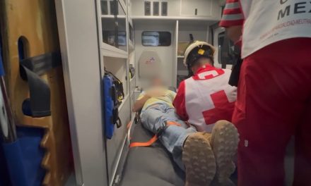 Joven de 15 años resulta herido tras caer de su motocicleta en Saltillo