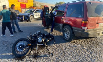Motociclista es trasladado en código amarillo tras choque en Saltillo