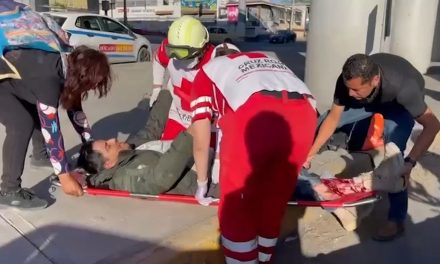 Motociclista de aplicación sufre accidente en Saltillo