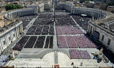 Unas 250.000 personas despiden al Papa Francisco en histórica ceremonia