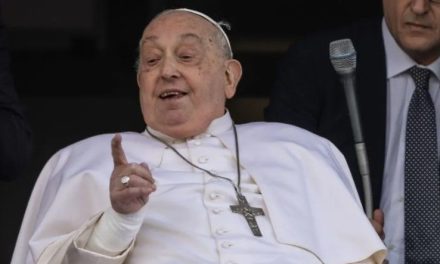 El Papa Francisco mantiene la tradición y visitar una cárcel en Jueves Santo, pese a su frágil salud