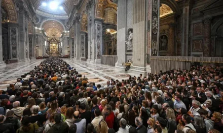 Último adiós al papa Francisco: Van más de 61 mil fieles a la basílica de San Pedro el primer día