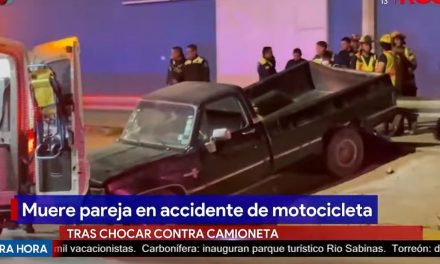 Muere pareja en moto tras chocar contra una camioneta