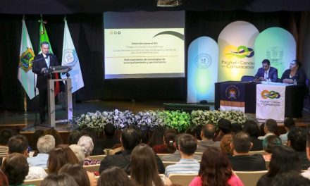 Presenta director de Facultad de Comunicación su informe