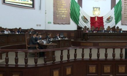 Proponen prohibir circular a vehículos de carga pesada en zonas escolares y habitacionales de Coahuila