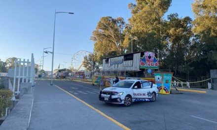 Encuentran camioneta con dos cuerpos y amenazas del CJNG cerca de la sede de la Feria de Puebla