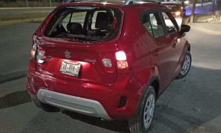 Hombre tenía pocas semanas con su auto nuevo y transporte de personal ‘se lo estrena’ en Saltillo