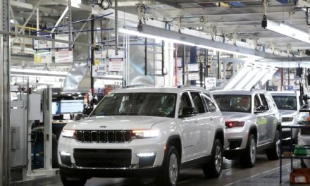 Stellantis suspende operaciones en Canadá y México debido a aranceles de Estados Unidos