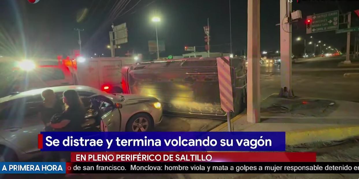 Se distrae y vuelca su vagón en periférico de Saltillo