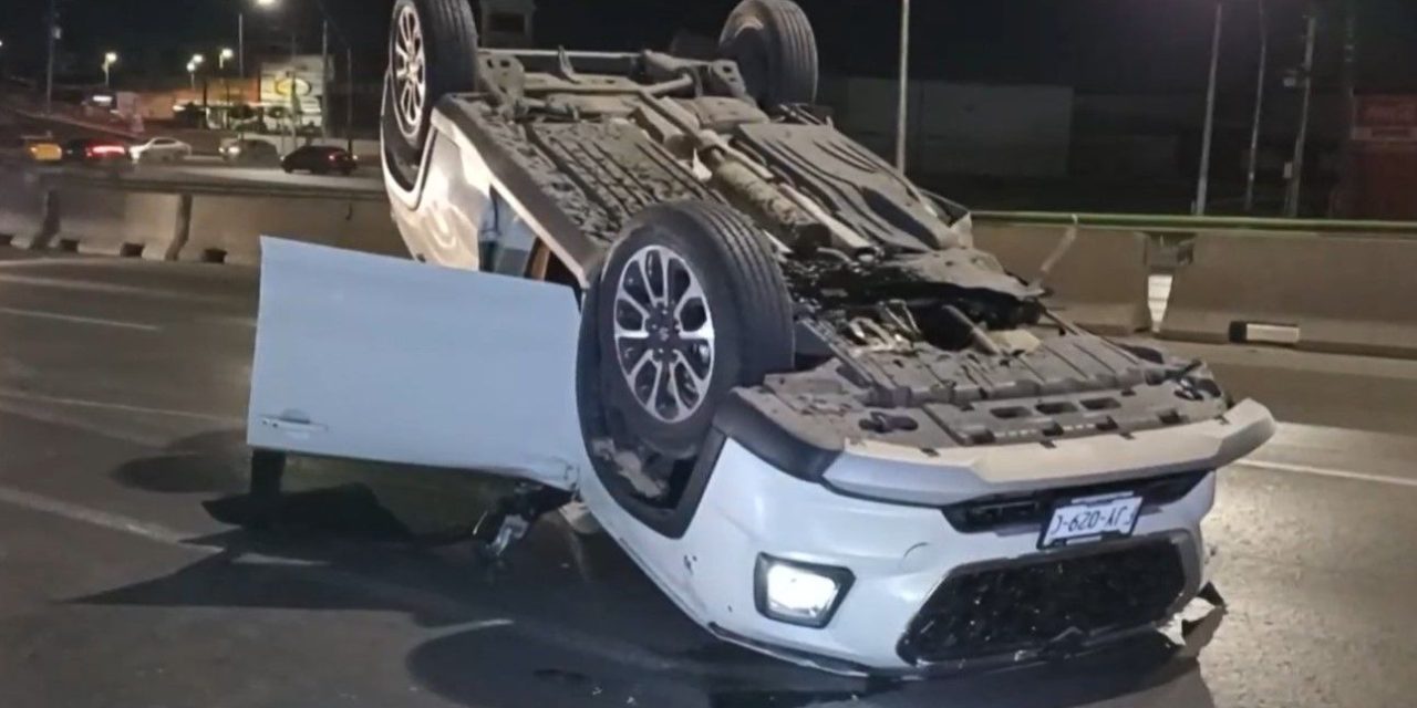 Saltillo: Se duerme y termina volcando, provocó caos vehicular en Fundadores