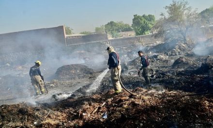 Clausuran clases por incendio en terreno municipal