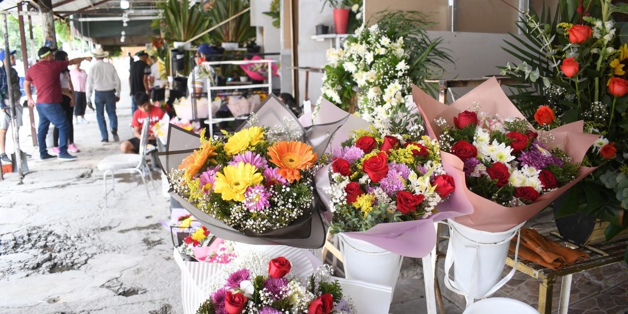 Apuntan comerciantes bajas ventas pese al Día de las Madres en Monclova