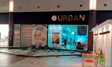 Aplicarán multa económica a Paseo Monclova por derrumbe de plafón