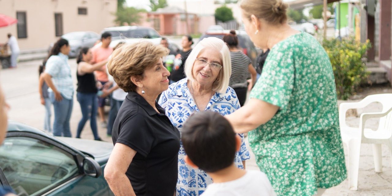 DIF Sabinas brinda apoyo tras lluvias con limpieza y fumigación