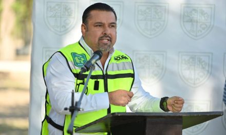 Industrias se suman al cuidado de árboles en las escuelas en Acuña