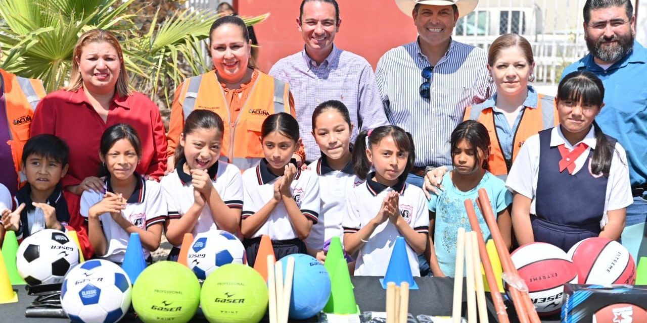 Gobierno de Acuña beneficia a 80 escuelas con apoyos