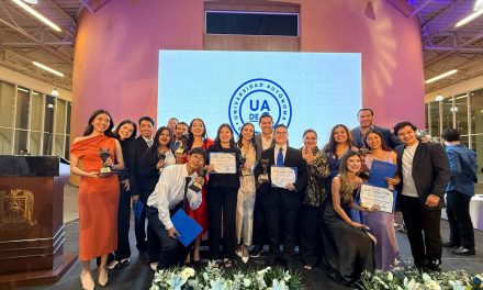 Reciben estudiantes destacados Presea Lobo De la Universidad Autónoma de Coahuila