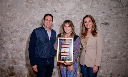 Celebran a las madres saltillenses con concierto de María José