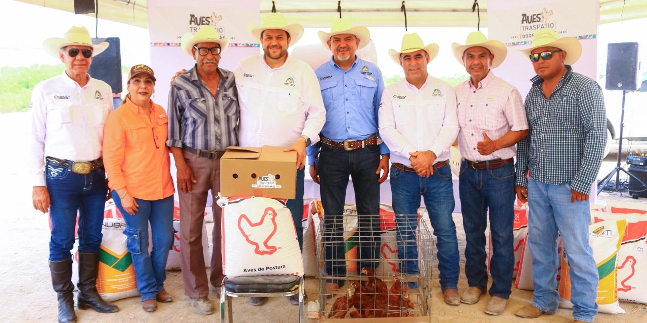 Entregan gallinas en ejidos de Ramos Arizpe para autoconsumo y venta de huevo