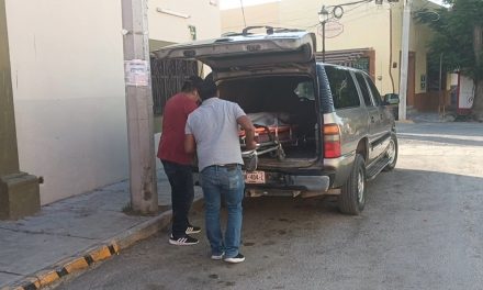 Adulto mayor no alcanza a llegar a un nosocomio y muere de un presunto infarto en Parras