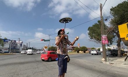 Un alma viajera de ‘mochilazo’, llena de experiencias y aventuras transita por Saltillo