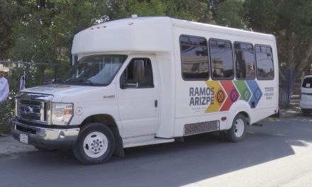 Alumnos del CAM 11 tienen nuevo transporte
