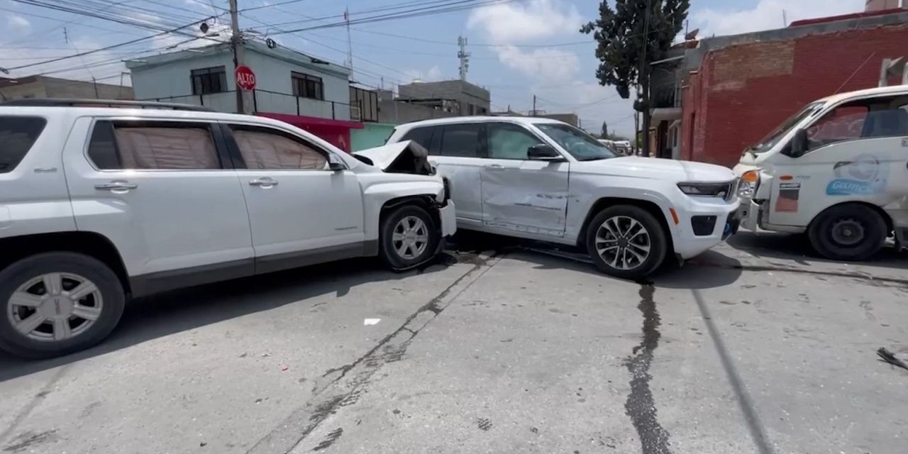 Aparatoso accidente en colonia Bellavista