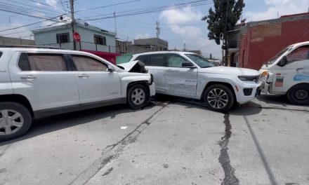 Aparatoso accidente en colonia Bellavista
