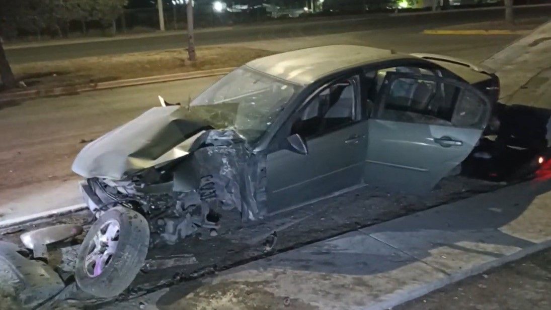 Árbol detuvo la marcha de un ebrio que terminó detenido en Saltillo