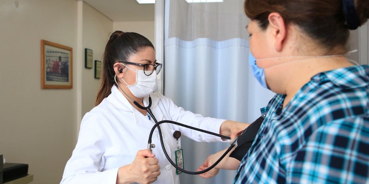 Atención médica domiciliaria del IMSS apoya a pacientes impedidos a acudir a consulta