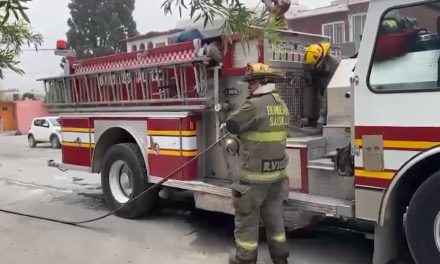 Atiende bomberos Saltillo incendio en taller mecánico