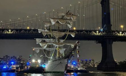 Regresan a México 172 cadetes tras accidente del Buque Escuela Cuauhtémoc en Nueva York