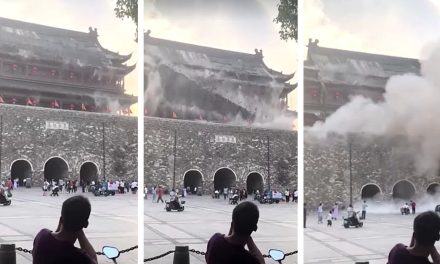 Así fue el derrumbe de un templo chino de más de 600 años (video)