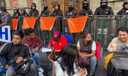 CNTE bloquea Palacio Nacional e impide mañanera presencial de la presidenta Claudia Sheinbaum