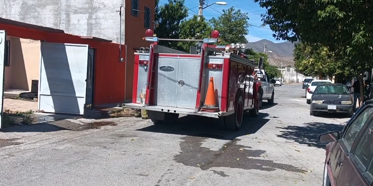 Corto circuito provoca incendio en vivienda de Parras