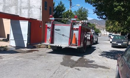 Corto circuito provoca incendio en vivienda de Parras