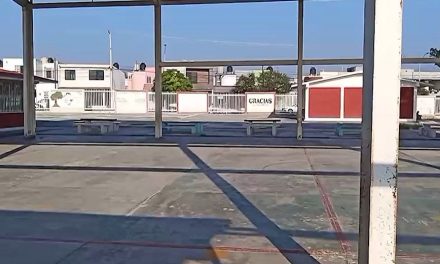 Dice el director de la escuela Julio Torri que en el plantel no hay garrapatas