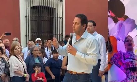 Encabeza Javier Díaz primer callejoneada en el Distrito Centro