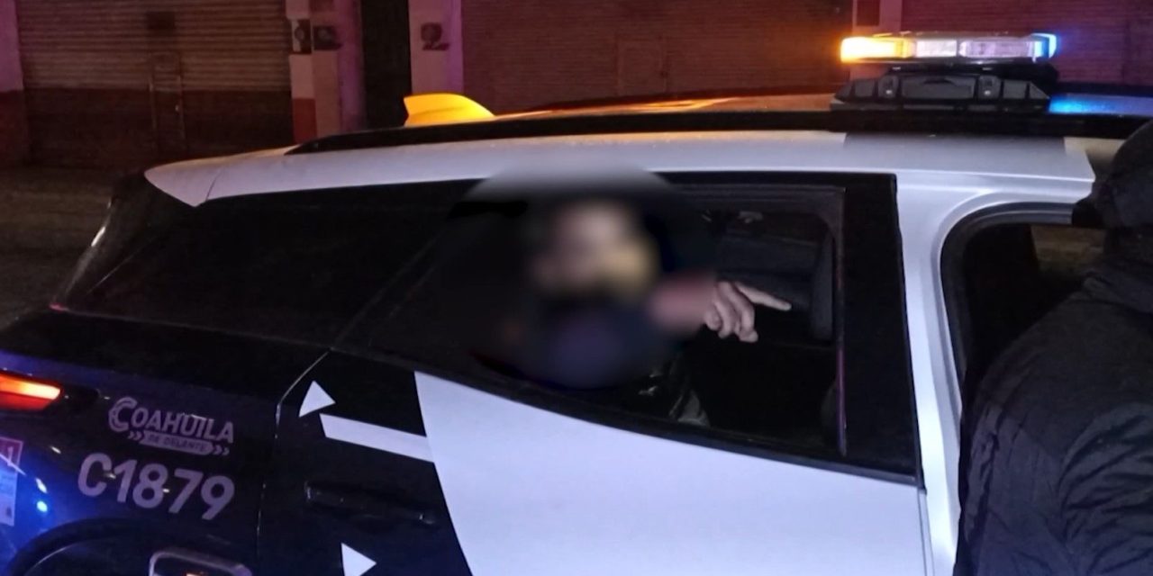 Presunto policía de Monclova golpea a joven tras altercado vial en el centro de Saltillo