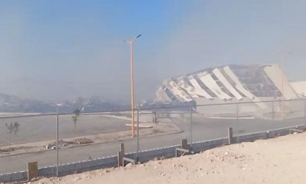 Esta mañana siguen trabajo de enfriamiento del incendio de la empresa Daimay en Ramos Arizpe