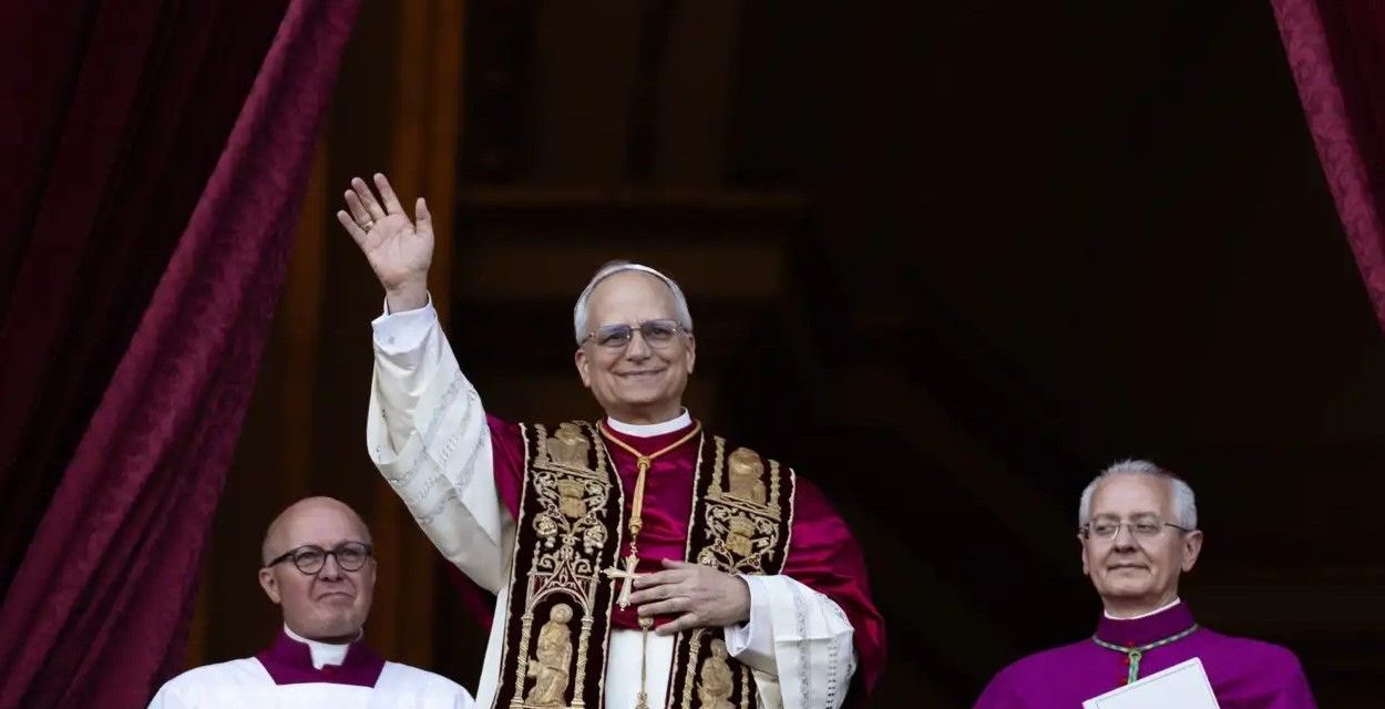 León XIV inicia su pontificado con solemne misa en el Vaticano