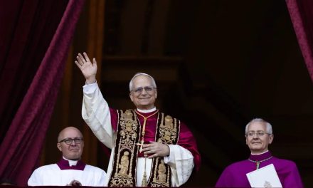 León XIV inicia su pontificado con solemne misa en el Vaticano