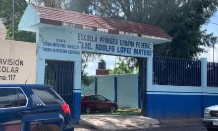 Profesora de primaria en Michoacán rocía insecticida a alumnos; CEDH investiga