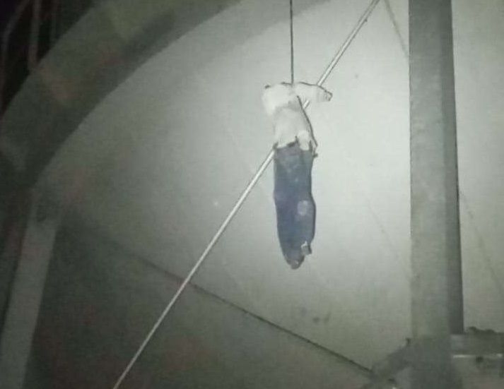 Maniquí colgado causa pánico y movilización policiaca en Nueva Rosita