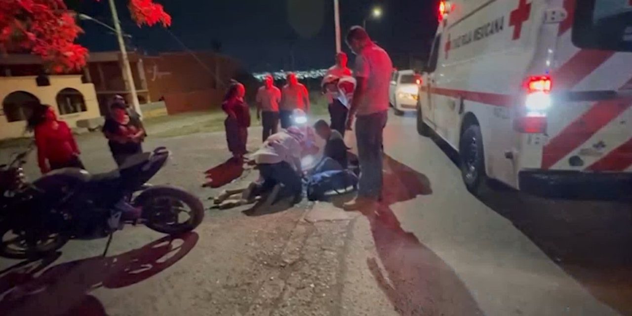 Motociclista arrolla a familia y acaba lesionado en Saltillo