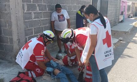 Motoneta se impacta con una camioneta en Parras