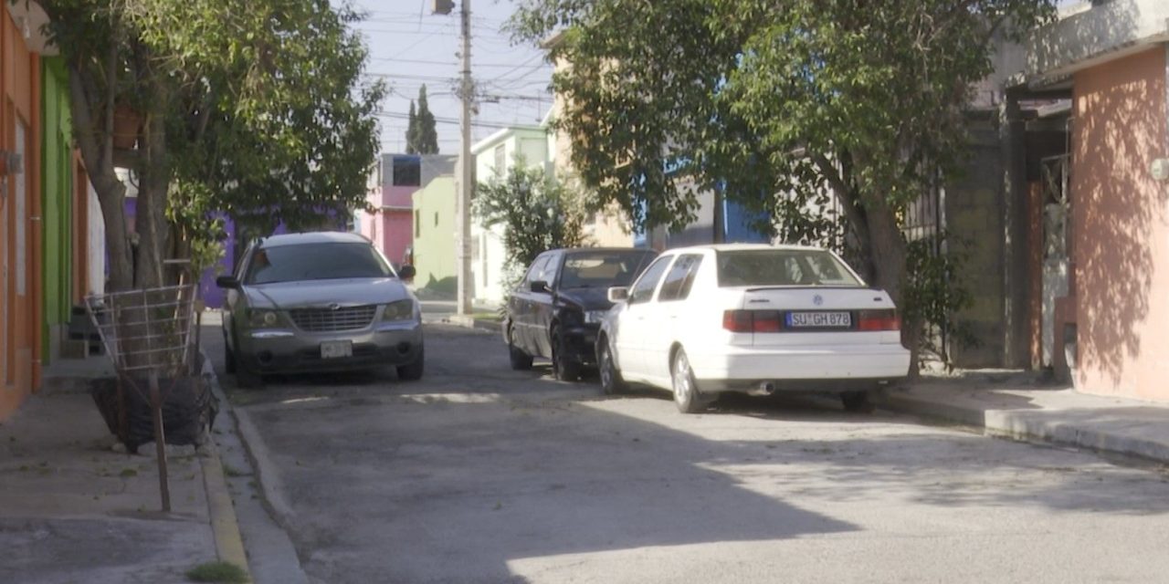 Obstruyen callejones de la Fidel Velásquez en Ramos Arizpe