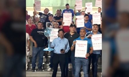 Protestan trabajadores IMSS en Monclova